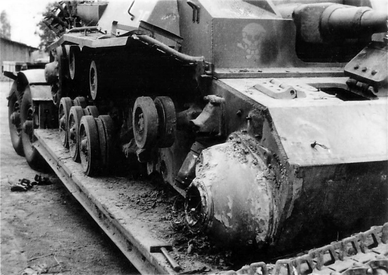 САУ StuG III Ausf. Дивизия Д СС «Мертвая голова», ликвидированная в СССР в 1941 году, на прицепе для перевозки